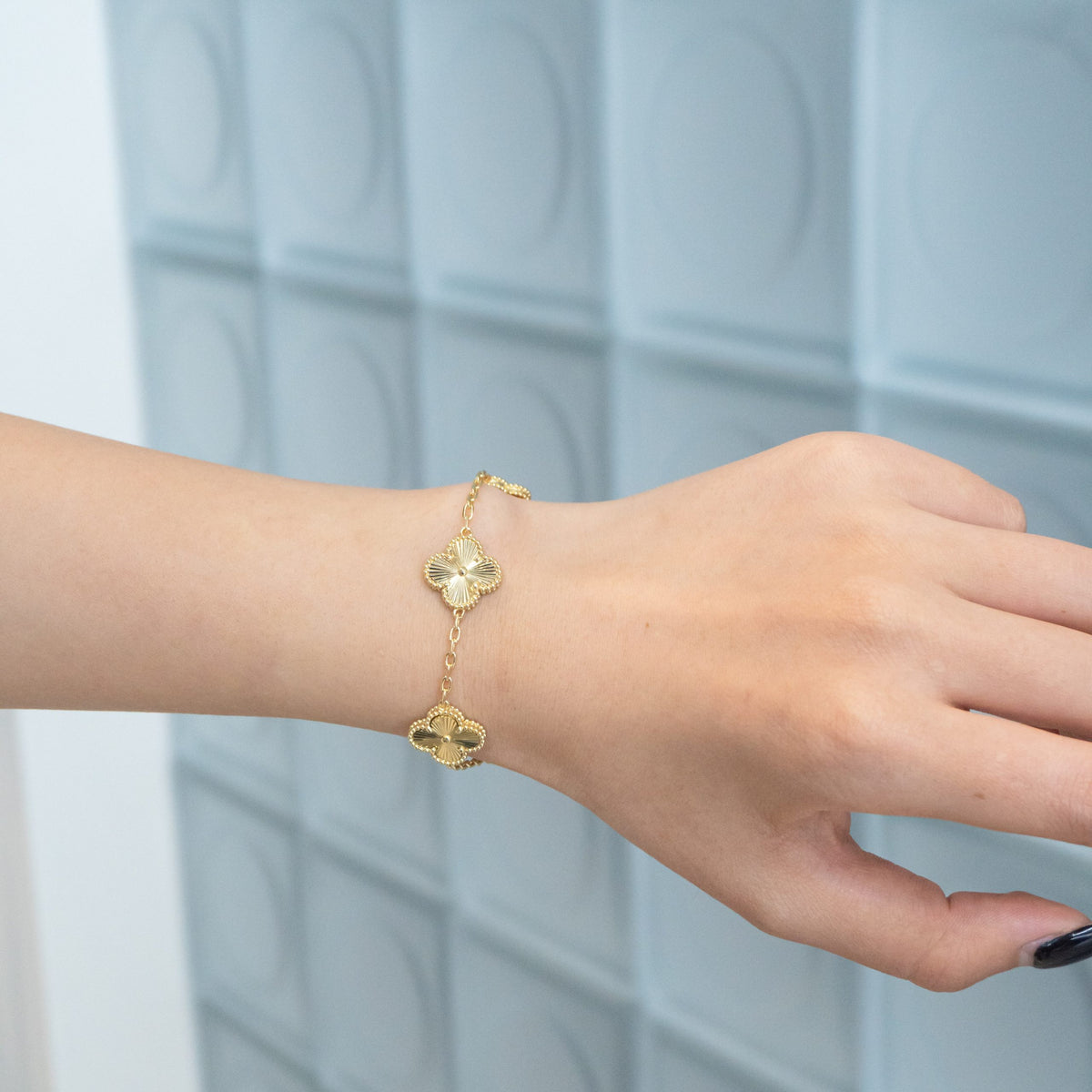 BLOOM Gold Bracelet – Timeless Shine for Everyday Glamour